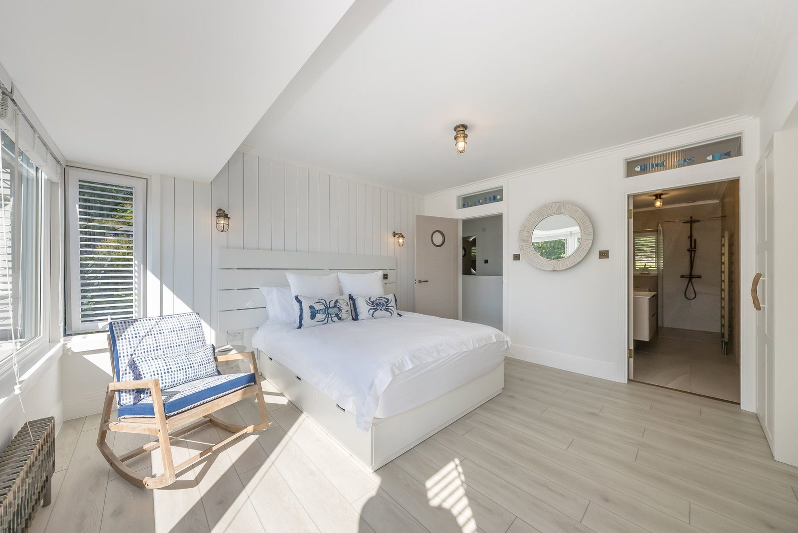 King-size bedroom with rocking chair and en-suite shower room